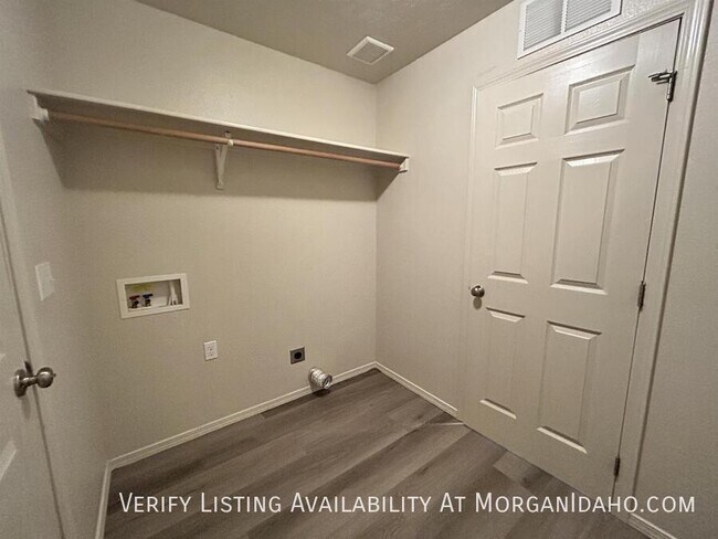 Building Photo - 1723 W Bayeux Dr