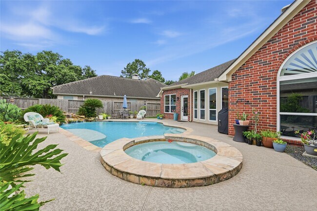 Building Photo - 1010 Bringewood Chase Dr