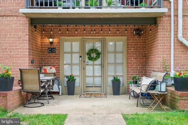 Building Photo - 3332 Spring Ln