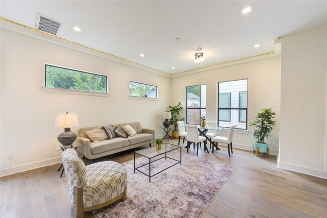 Building Photo - 5831 Outer Banks St