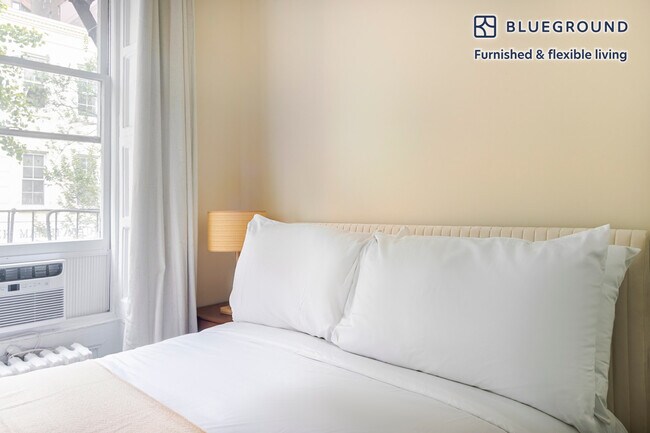 Building Photo - 26 Jane St