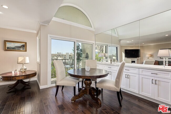 Building Photo - 11789 Montana Ave