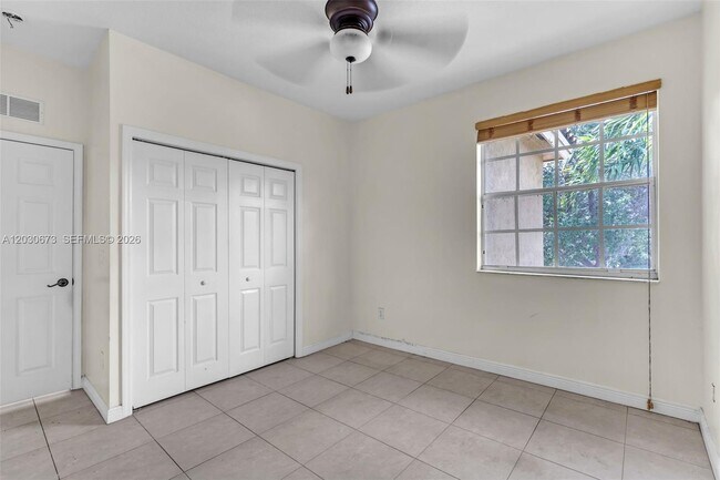 Building Photo - 5149 SW 137th Ave