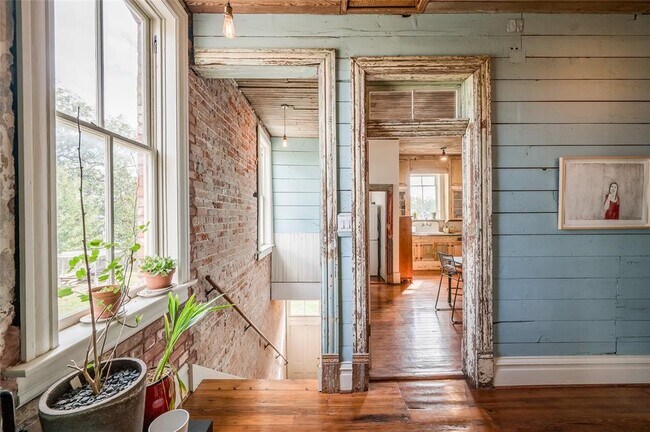Building Photo - 2020 Hardy St