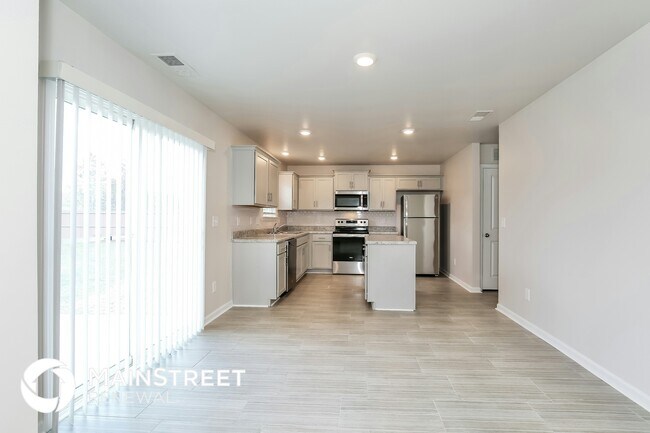 Building Photo - 111 Naples Rd