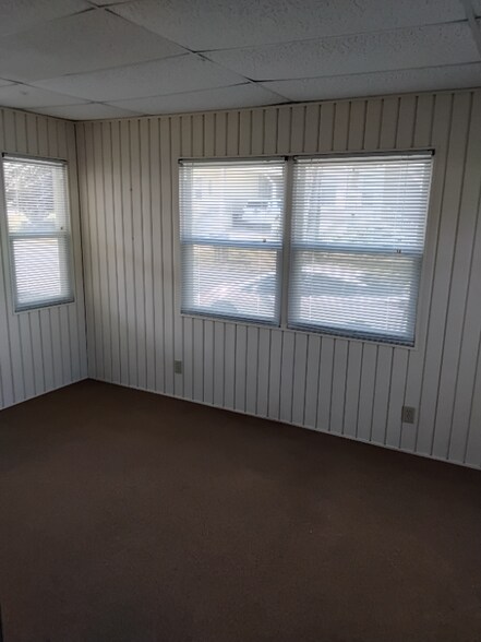 Building Photo - 81 Jacaranda Dr