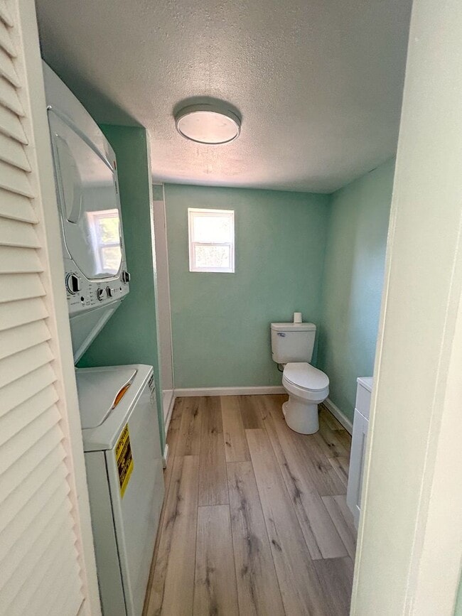 Building Photo - 1 Bed 1 Bath Cottage