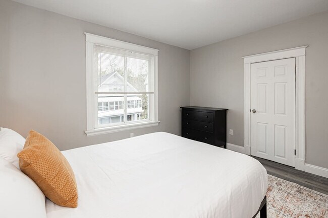 Building Photo - 216 Gilman Ave