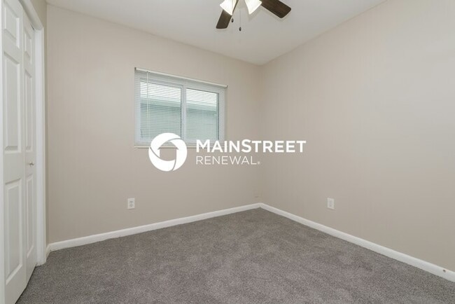 Building Photo - 4 Bedroom Pet-Friendly Home in Tampa, FL with Main Street Renewal