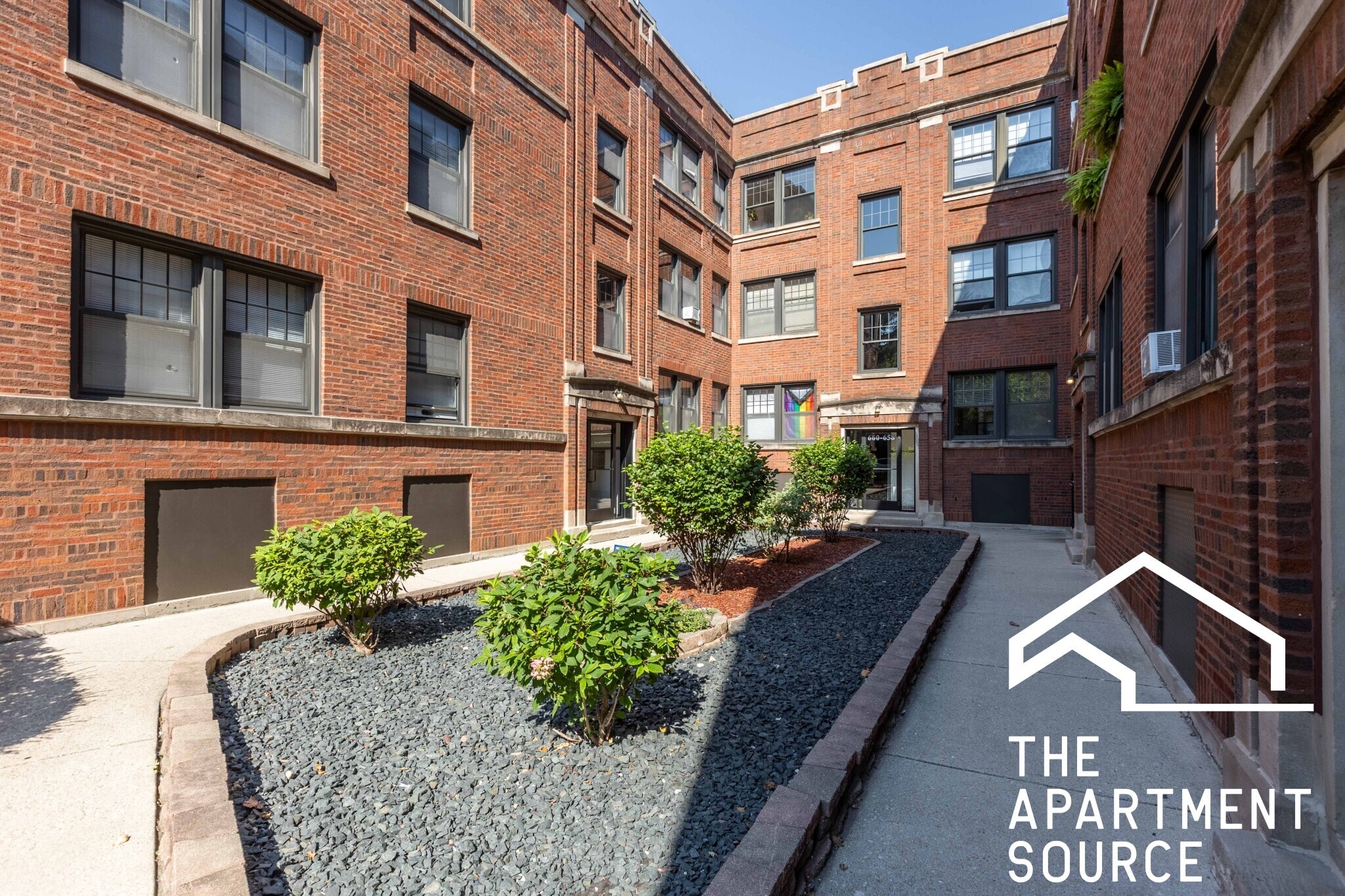 Building Photo - 849 W Cornelia Ave