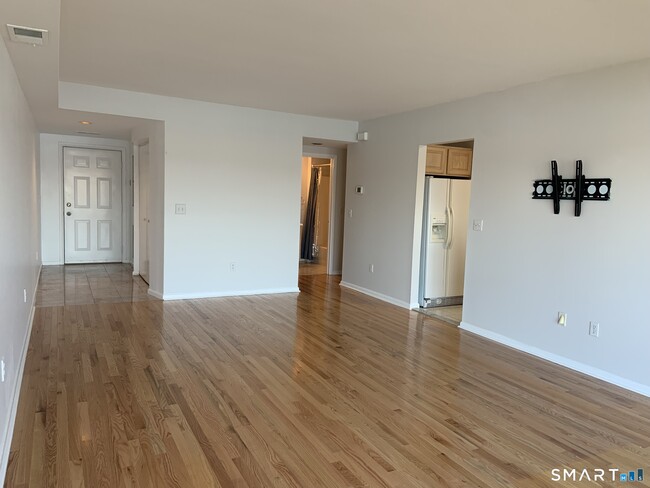 Building Photo - 1433 Windward Rd