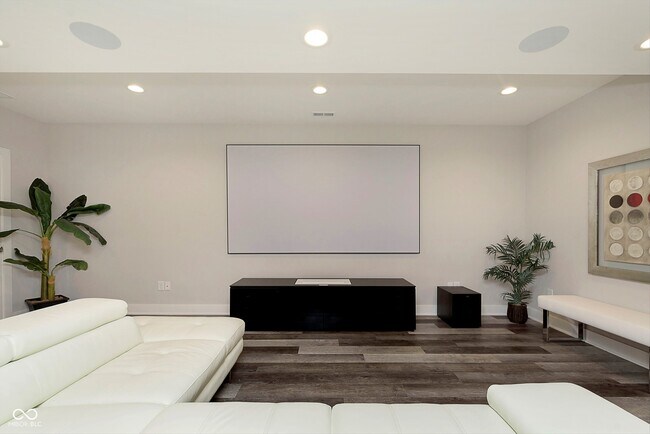 Building Photo - 429 W 86th St