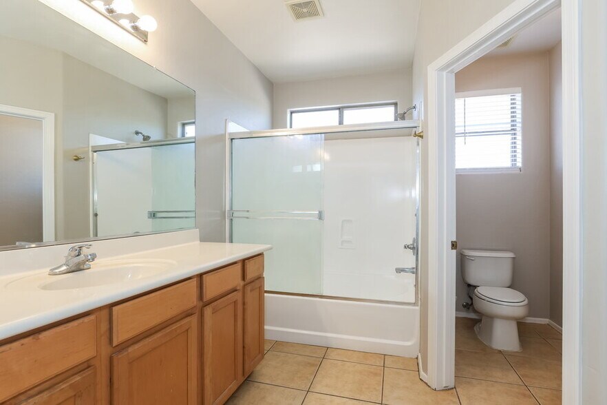 Building Photo - 7805 S 68th Dr