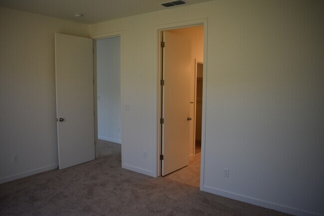 Building Photo - 4721 Irma Dr
