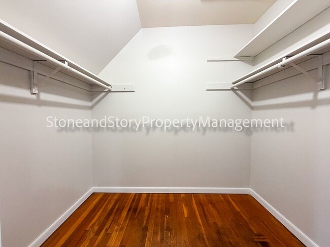 Building Photo - 4 bedroom 2 bath on quiet street in Briarwood