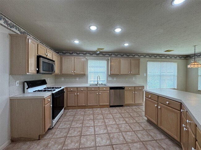 Building Photo - 6110 Villa Hills Dr