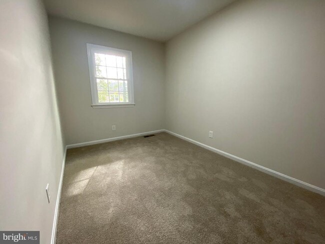 Building Photo - 9 Farrell Ln