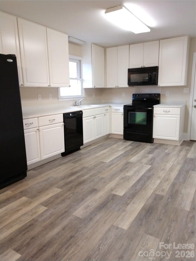 Building Photo - 1459 Legion Rd