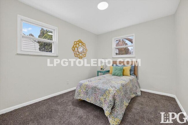 Building Photo - 927 W Northgate Pkwy