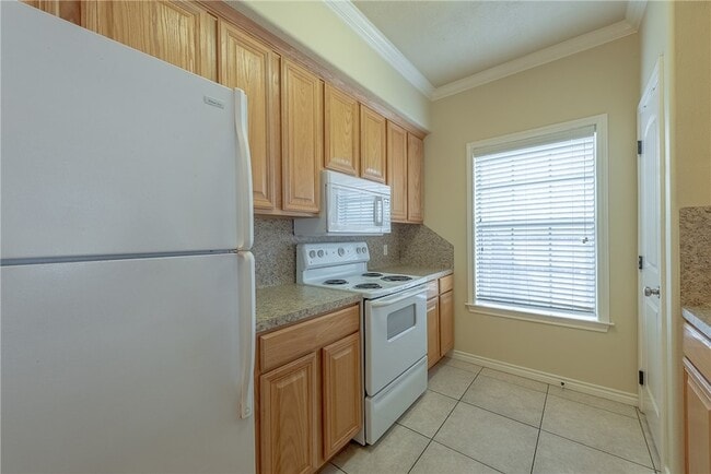 Building Photo - 3858 Oldenburg Ln