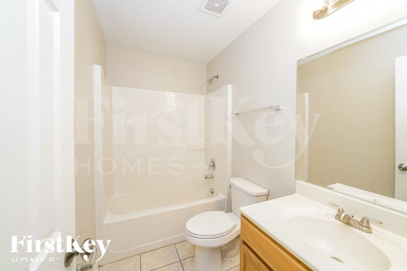 Building Photo - 10714 Opus Dr