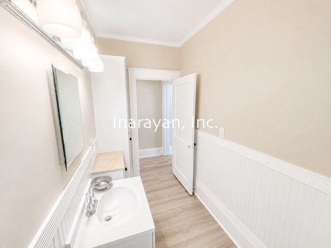 Building Photo - Newly remodeled 2/1 home- AVAILABLE