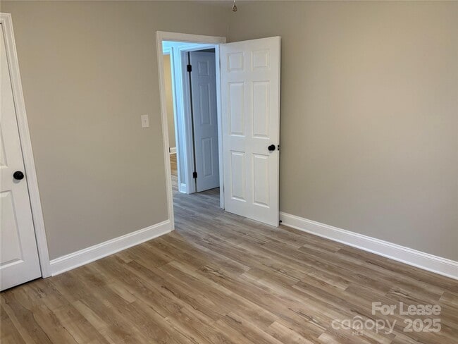 Building Photo - 1222 Long Shoals Rd