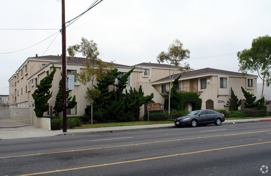 Building Photo - Arriba Apartments