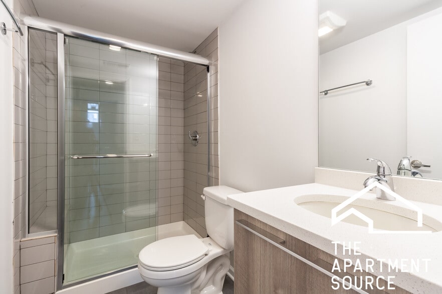 Building Photo - 932 W Dakin St