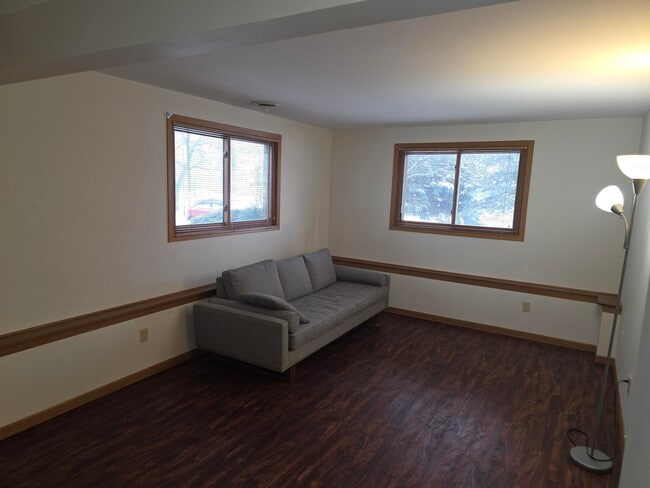 Building Photo - 10268 Parkedge Cir