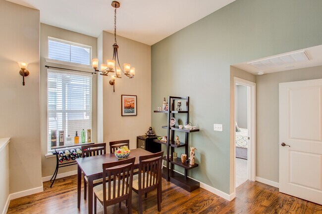 Building Photo - 1862 Summit Ave