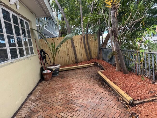 Building Photo - 8300 Byron Ave