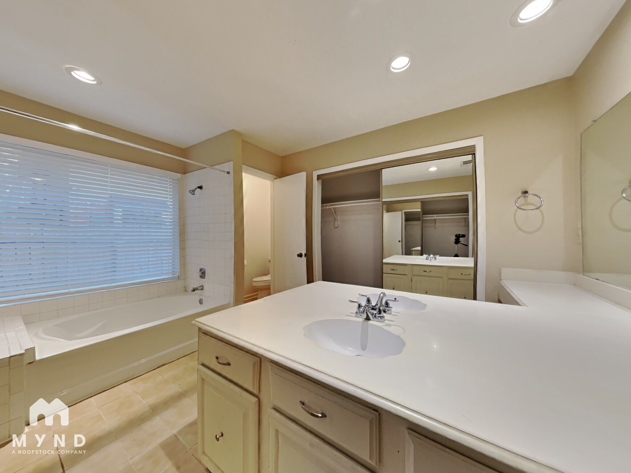 Building Photo - 3430 Deer Valley Dr