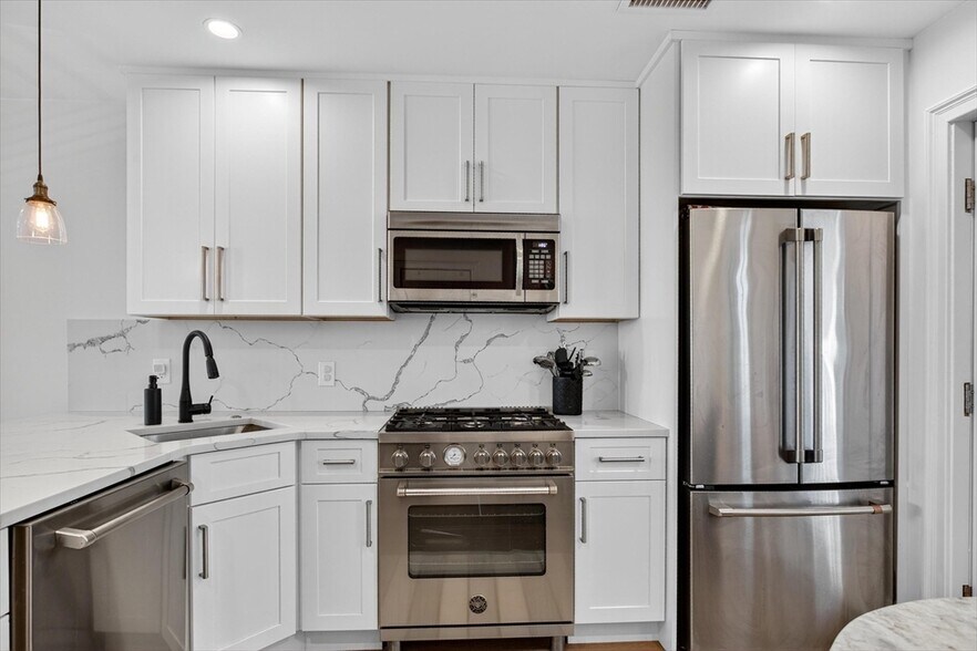 Building Photo - 7 Bell Ct