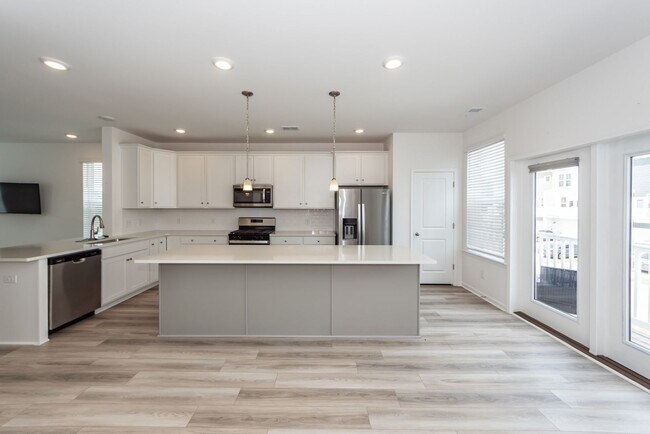 Building Photo - 4 Bedroom, 3.5 Bathroom Townhome in Foxbank Plantation - Moncks Corner