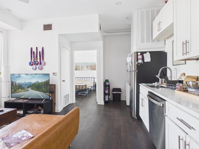 Building Photo - 1010 W 26th St