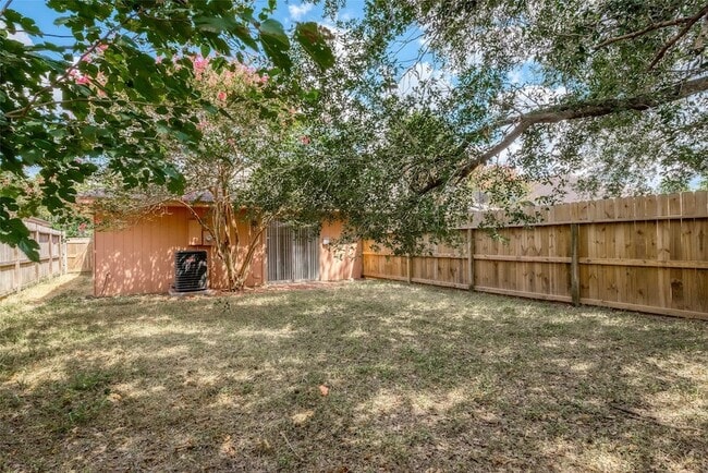Building Photo - 11009 Crenchrus Ct