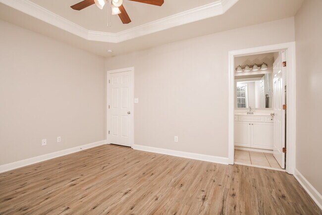 Building Photo - 1036 N Main St