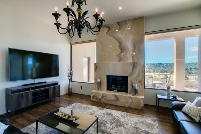 Building Photo - 3 Bedroom, 2.5 Bathroom Home in Paako Ridge Community