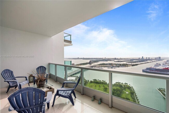 Building Photo - 900 Biscayne Blvd