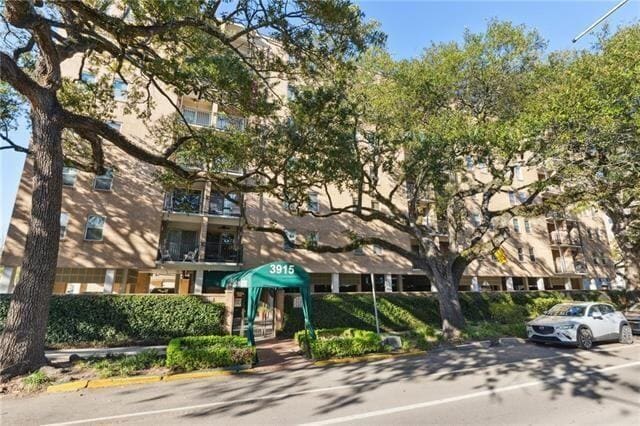 Building Photo - 3915 St Charles Ave