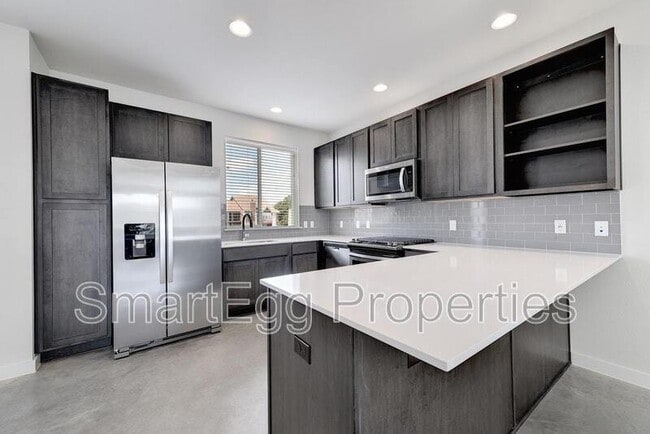 Building Photo - 801 N Bluff Dr
