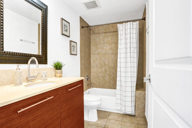 Building Photo - 2641 N Flamingo Rd