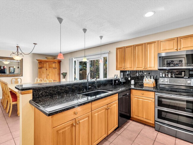 Building Photo - 1449 Banyan Cir