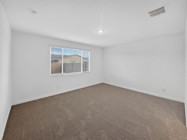 Building Photo - New Home at Wester Gardens! 4 Bedroom 3 Bathrooms!