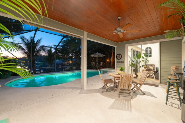 Building Photo - 3842 SW St Lucie Ln