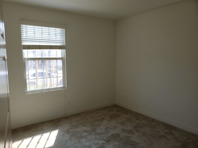 Building Photo - 4 Bedroom 4 Bath Home in The Farm Tract Lo...