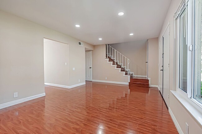 Building Photo - BEAUTIFUL REMODELED TWO STORY TOWNHOME IN ...