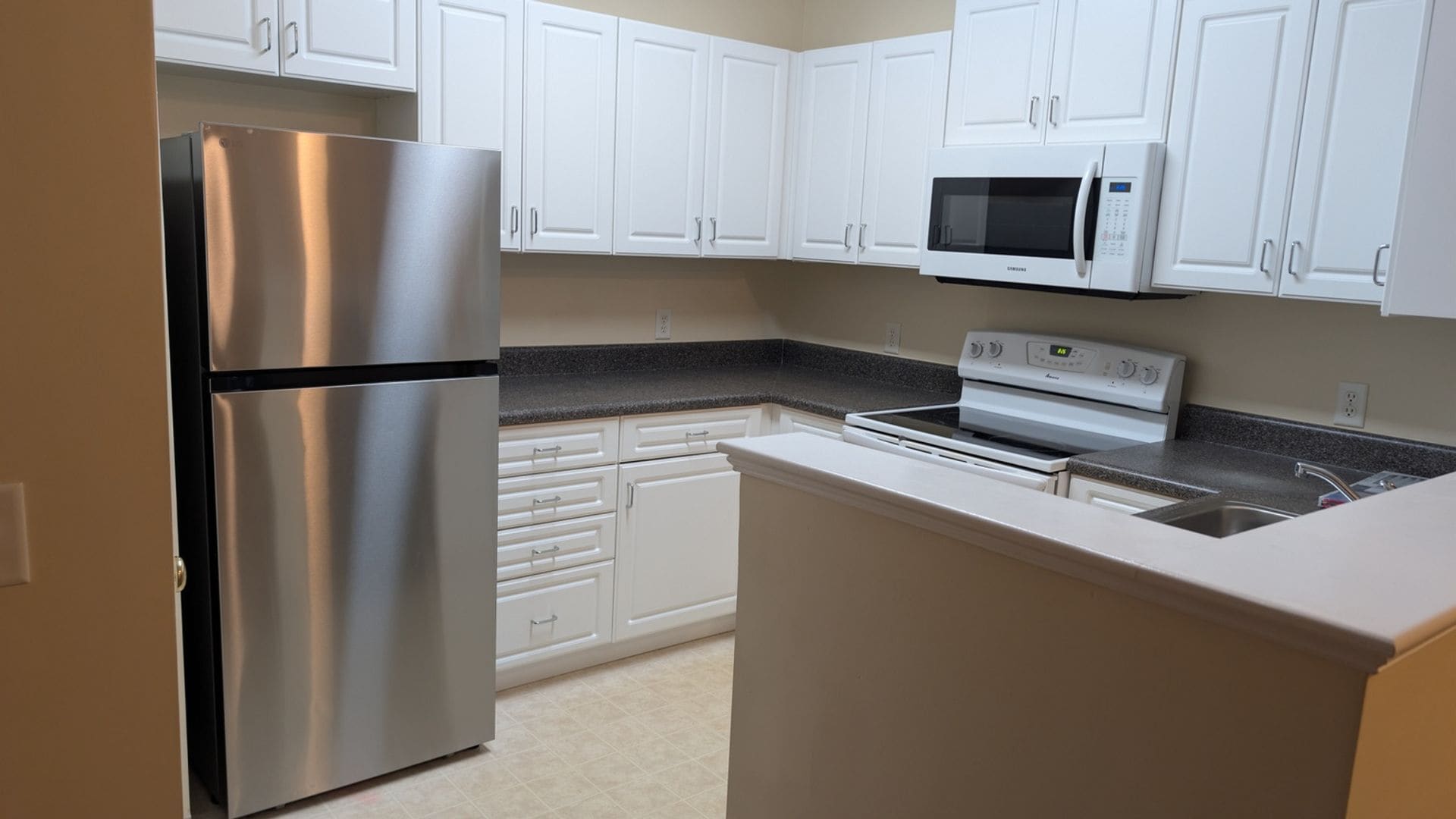 Building Photo - 98 Mill St