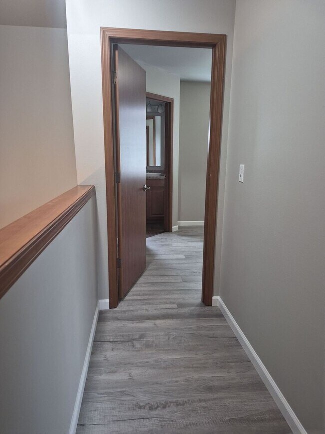 Building Photo - Welcome home to this beautiful 2BD/2.5BA, newly updated tri-level townhome!!!